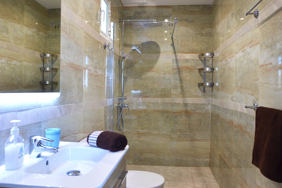 Apartment bathroom — photo 123